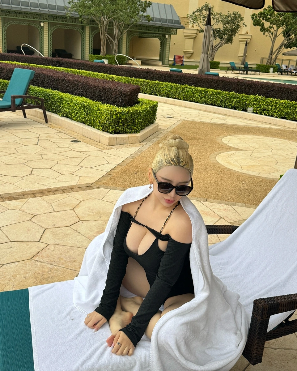 Hana escort in Hong Kong