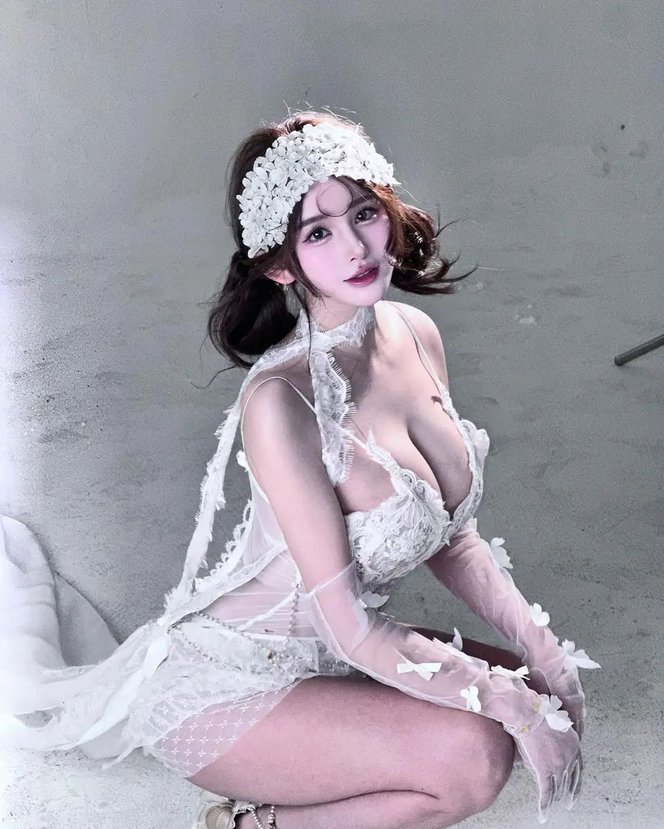 Mai escort in Hong Kong