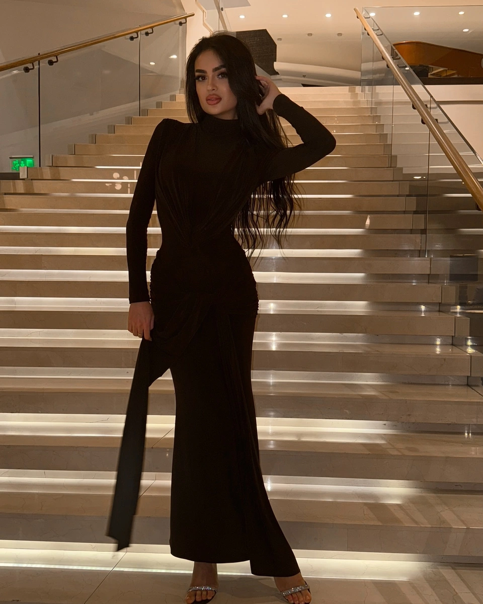 Sholpan escort in Hong Kong