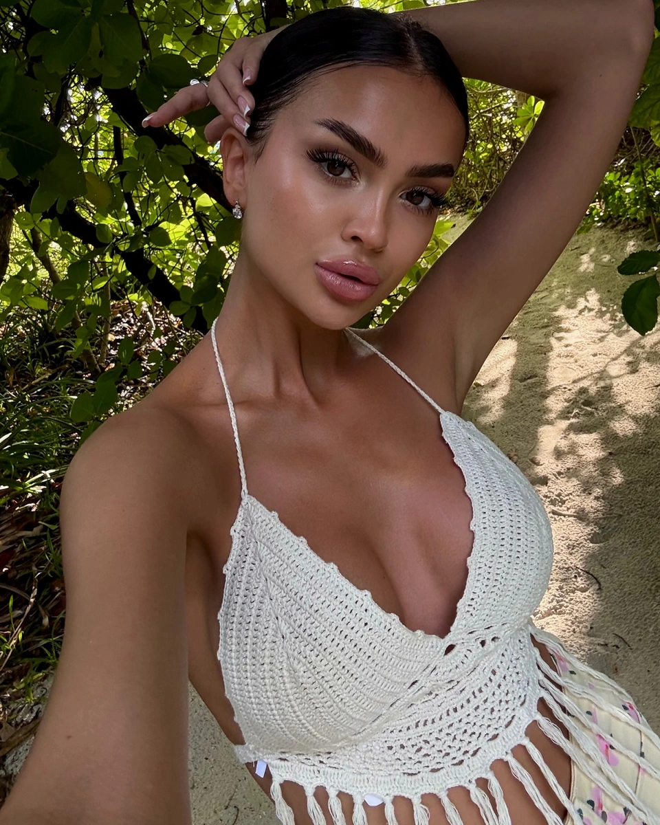 Sholpan escort in Hong Kong